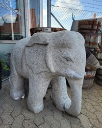 Granitelefant