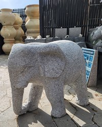 Granitelefant